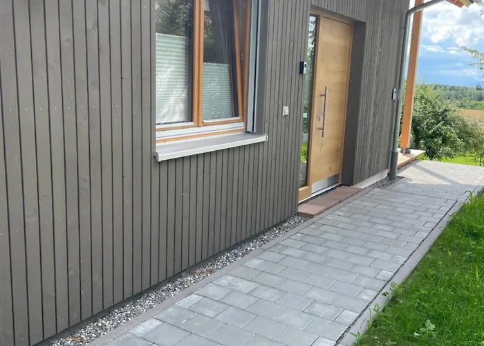 Zweistoeckiges Natur-Holzhaus Mit Berg- & Seesicht