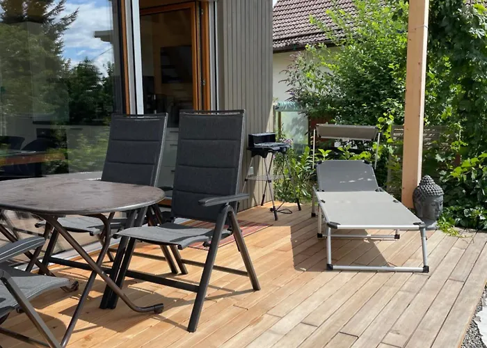 Zweistoeckiges Natur-Holzhaus Mit Berg- & Seesicht