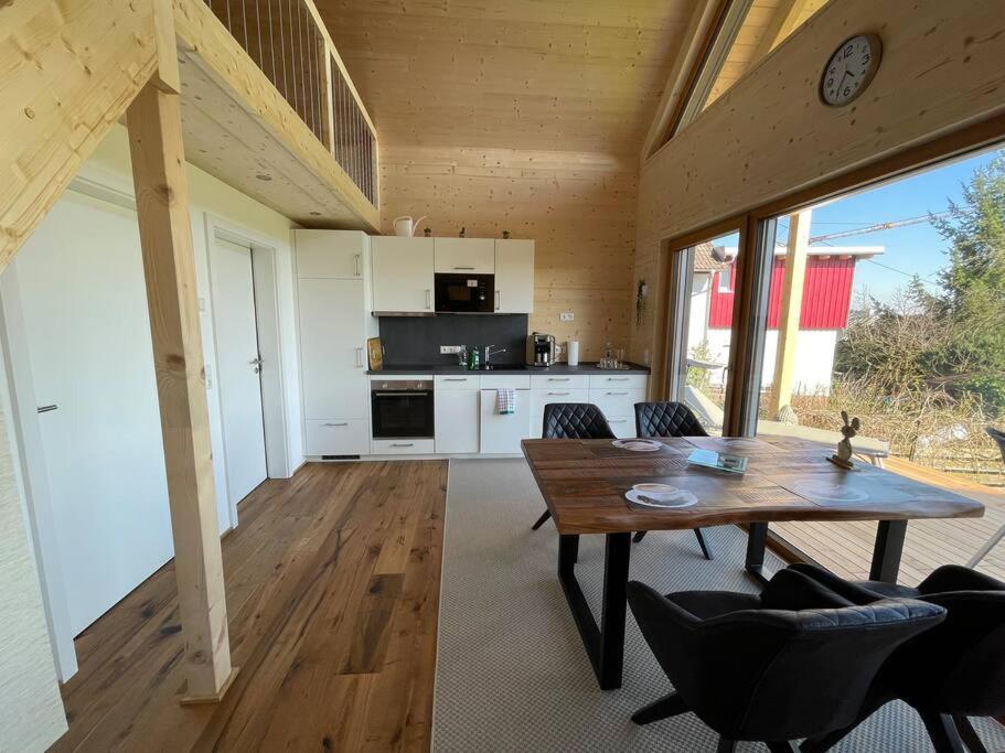 Zweistoeckiges Natur-holzhaus Mit Berg- & Seesicht *